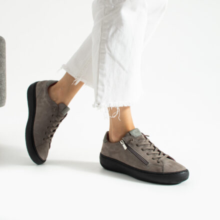 Pantofi sport gri din nubuc Gao
