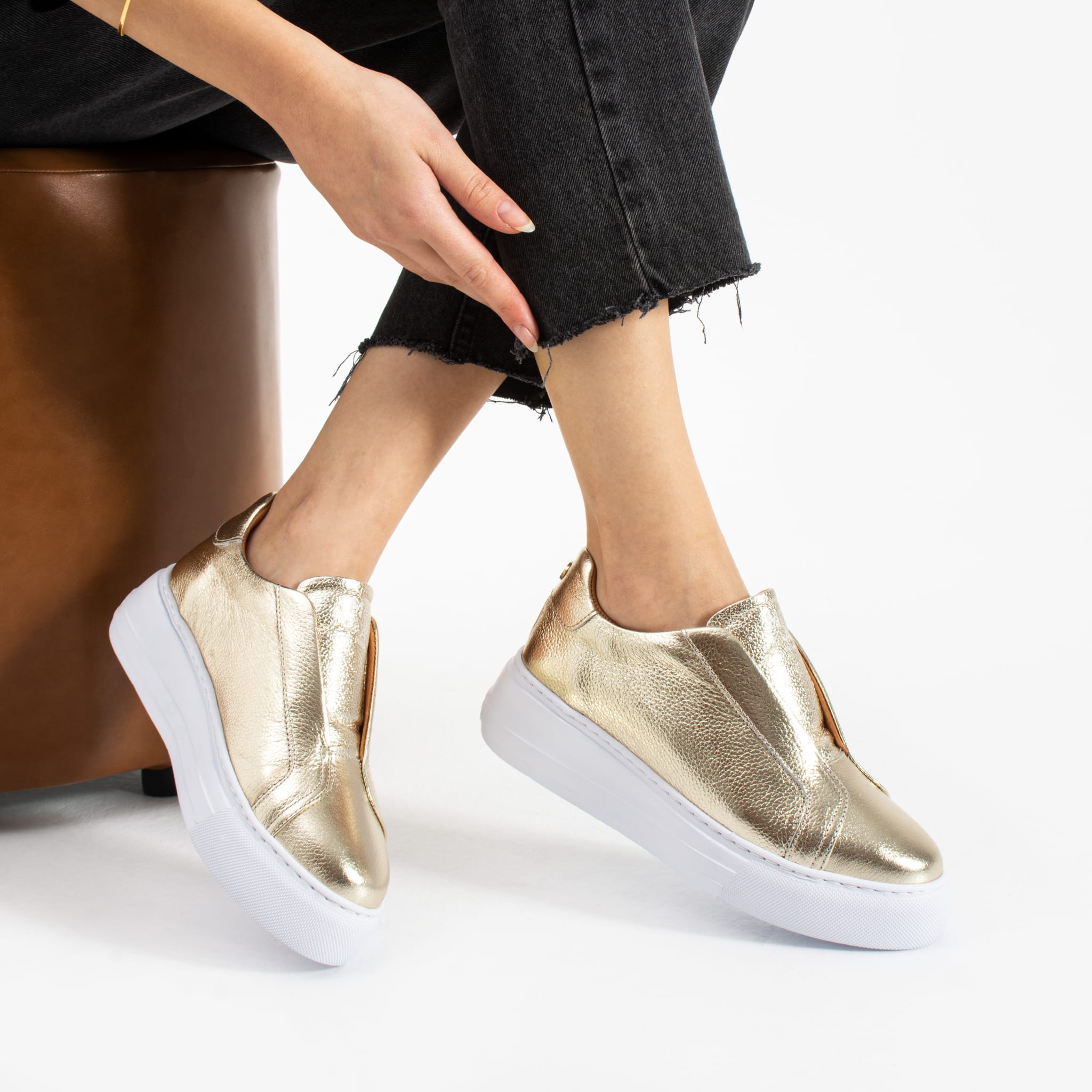 Sneakers de damă aurii din piele naturală cu talpă înaltă Agra Sneakers de damă aurii din piele naturală cu talpă înaltă Agra