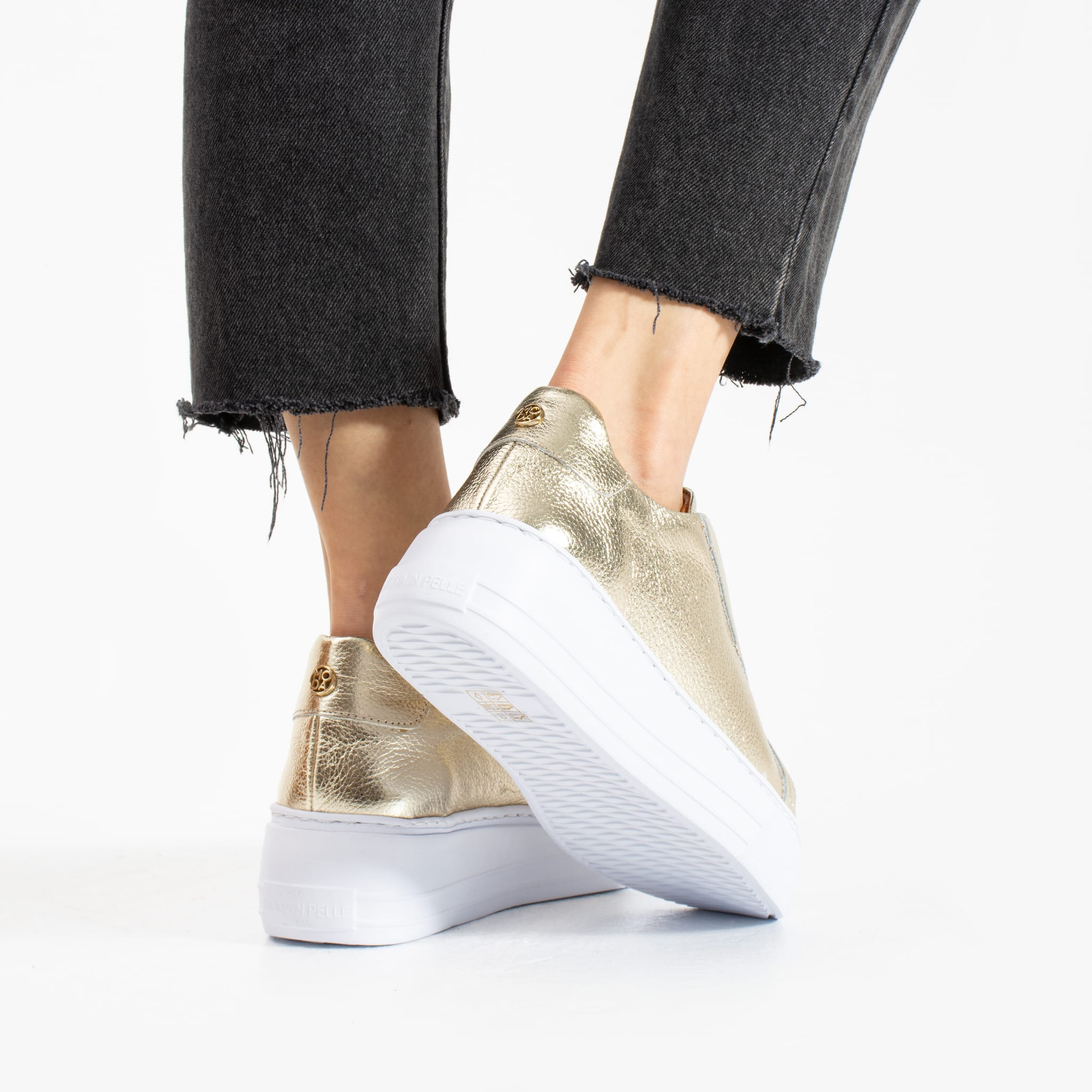 Sneakers de damă aurii din piele naturală cu talpă înaltă Agra Sneakers de damă aurii din piele naturală cu talpă înaltă Agra
