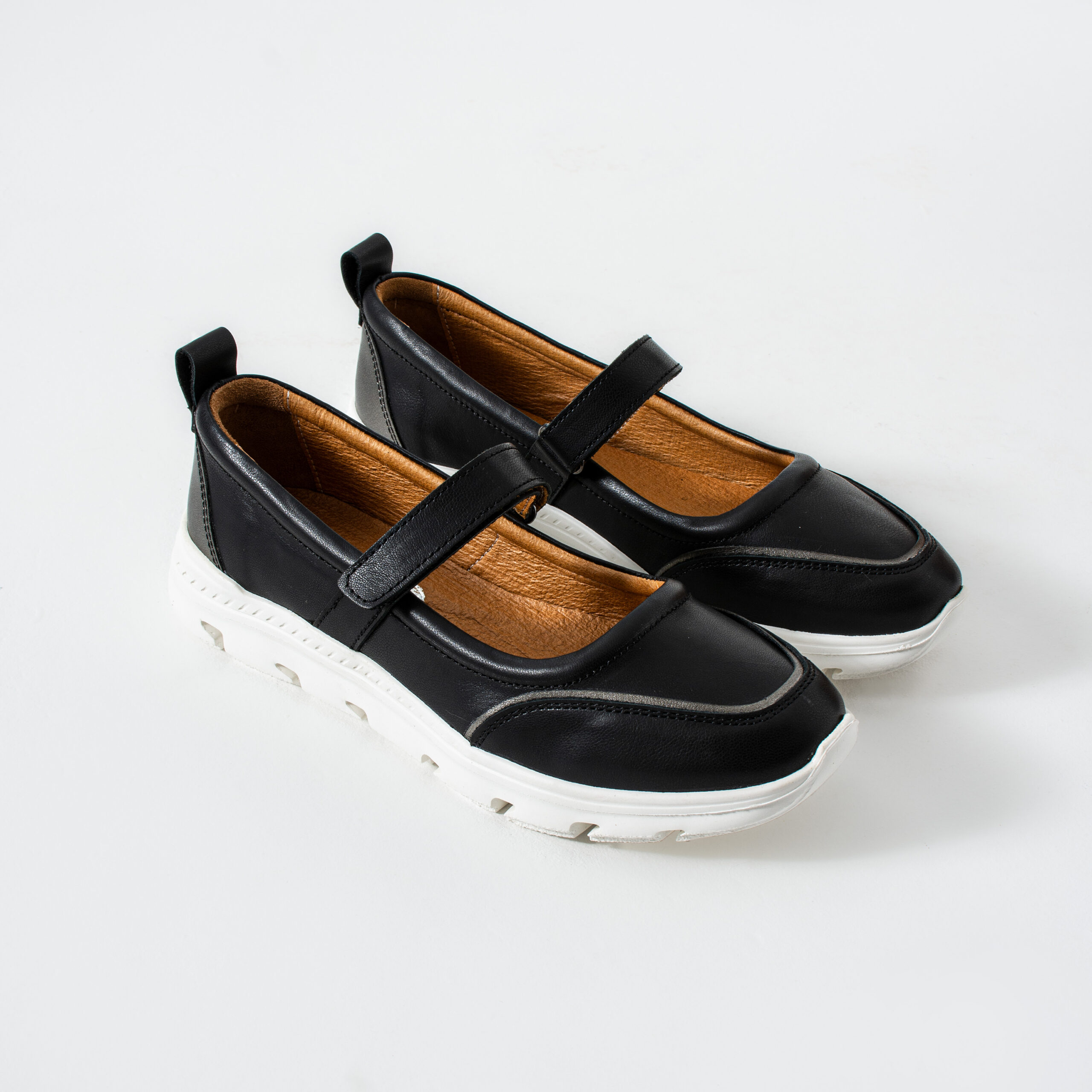 Pantofi casual negri pentru femei din piele naturală și material textil Aria Pantofi casual negri pentru femei din piele naturală și material textil Aria