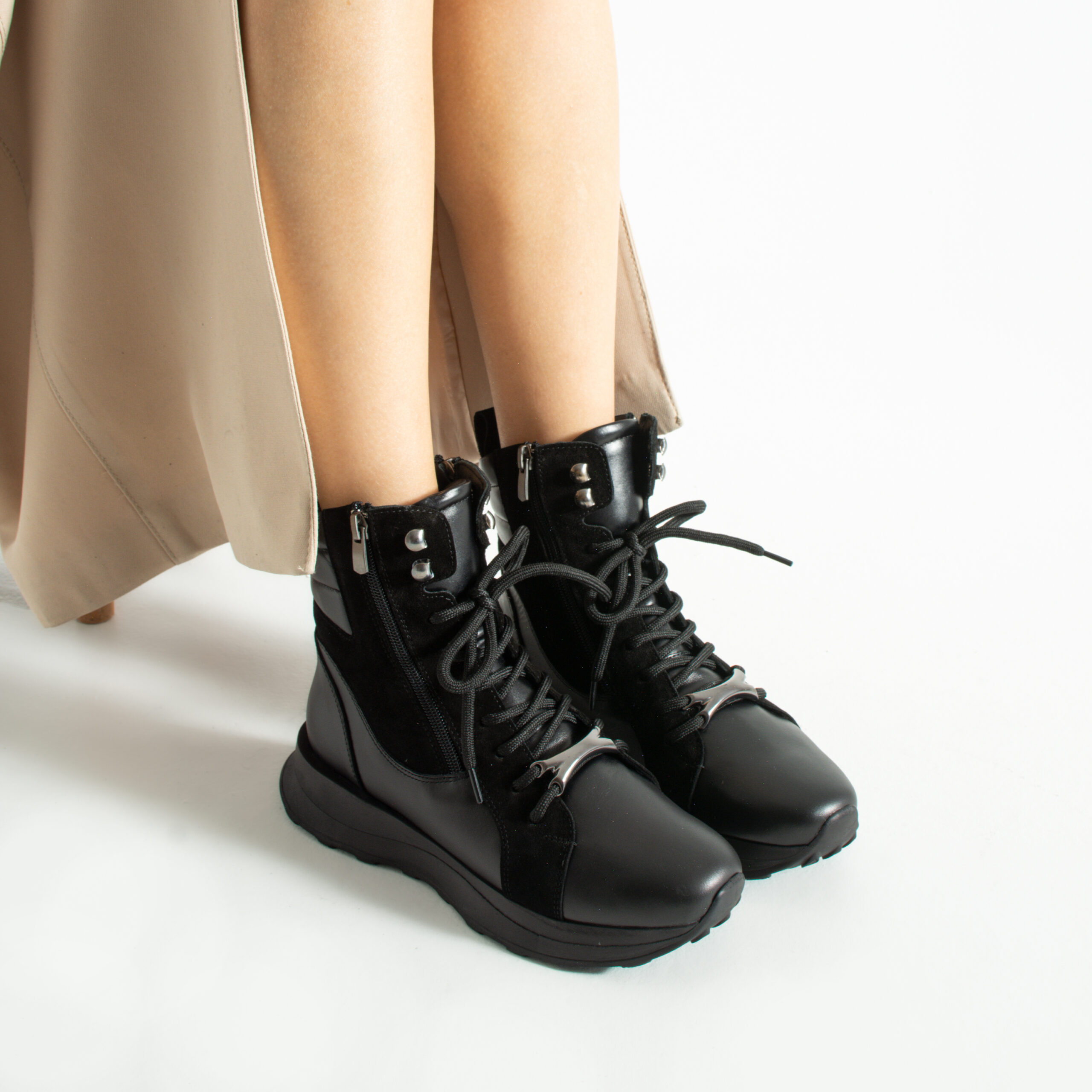 Botine sport negre din piele naturală și piele întoarsă Darius Botine sport negre din piele naturală și piele întoarsă Darius