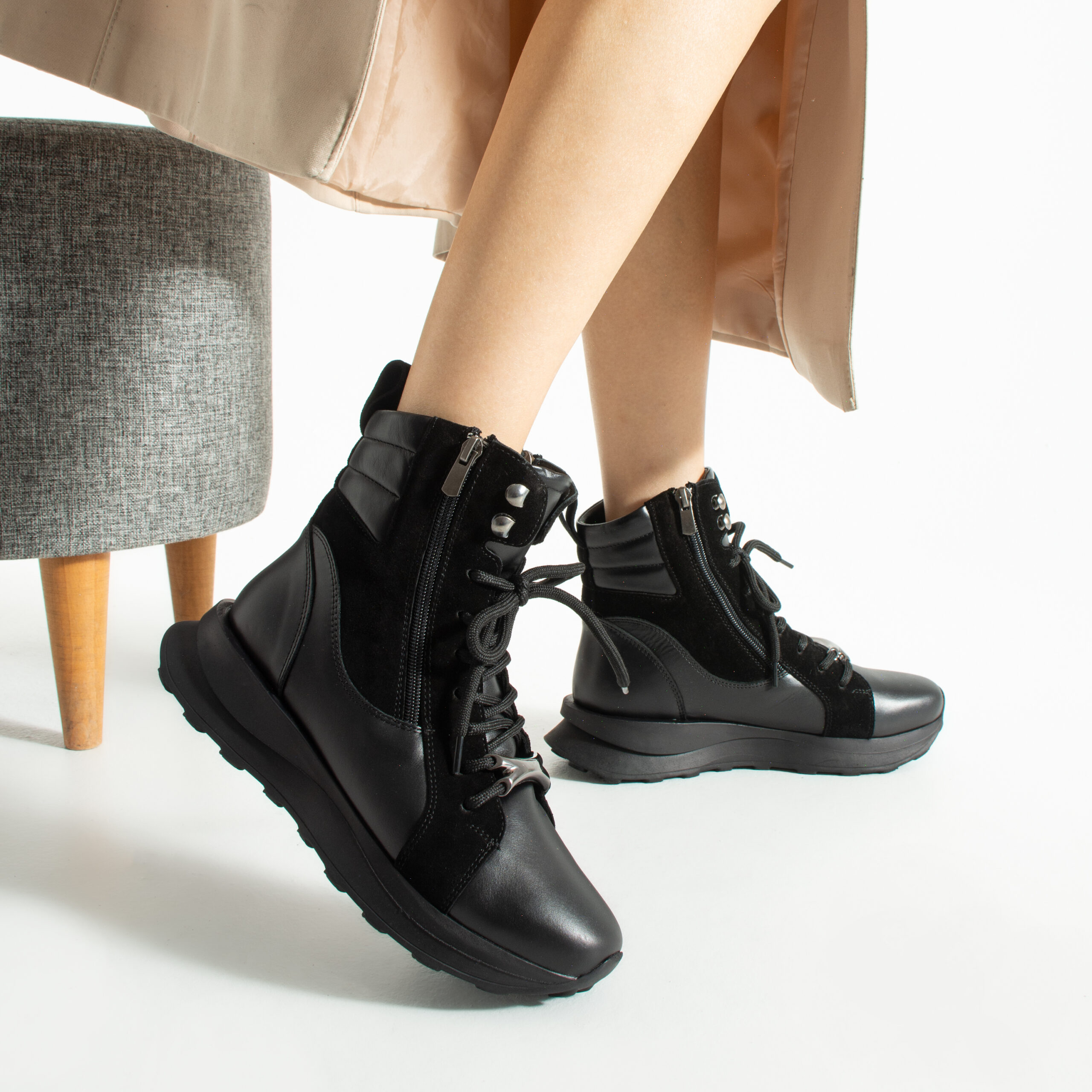 Botine sport negre din piele naturală și piele întoarsă Darius Botine sport negre din piele naturală și piele întoarsă Darius