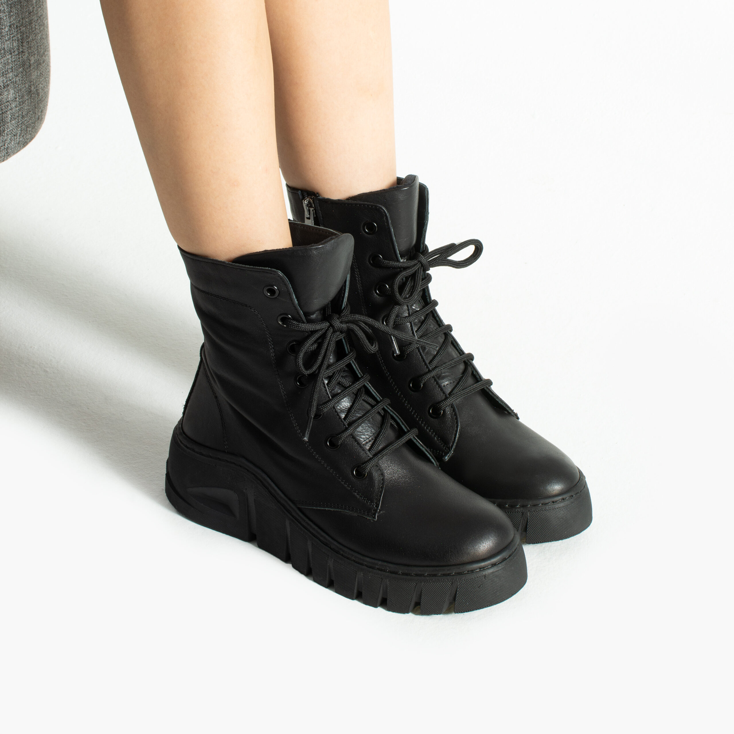 Botine sport negre din piele naturală Amara Botine sport negre din piele naturală Amara