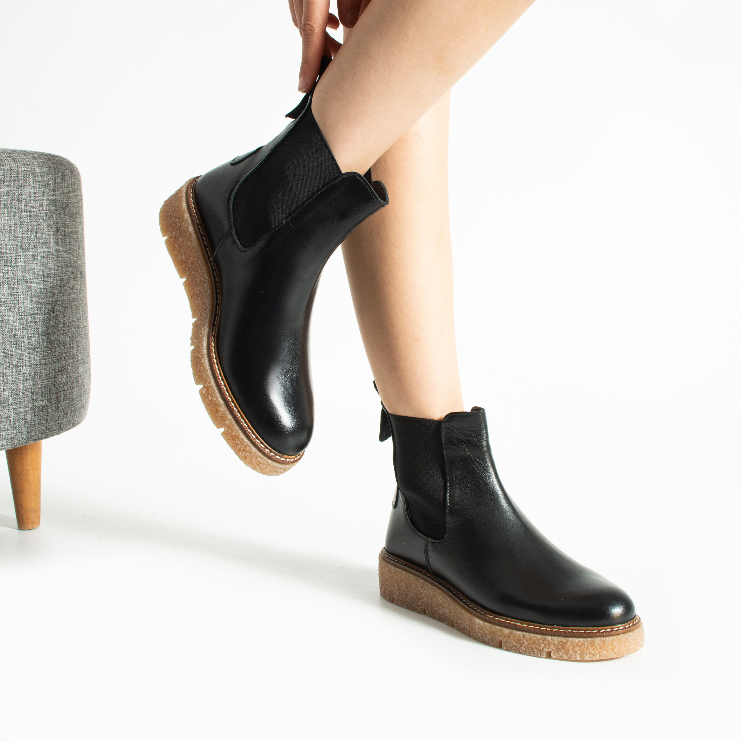 Botine Chelsea negre din piele naturală cu talpă din cauciuc Tabia Botine Chelsea negre din piele naturală cu talpă din cauciuc Tabia