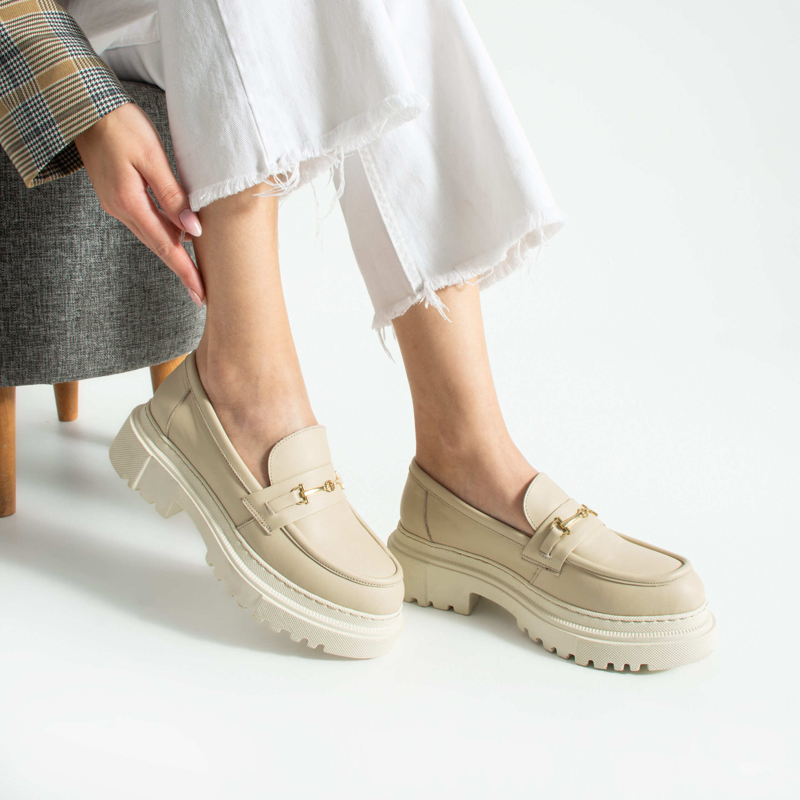 Mocasini damă bej din piele naturală cu talpă groasă Carmen Mocasini damă bej din piele naturală cu talpă groasă Carmen