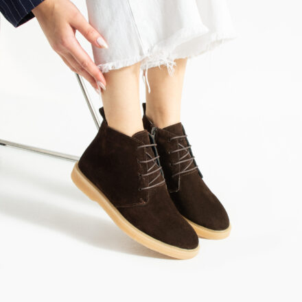 Pantofi maro cu șireturi Anika, tip Clarks, din piele întoarsă naturală