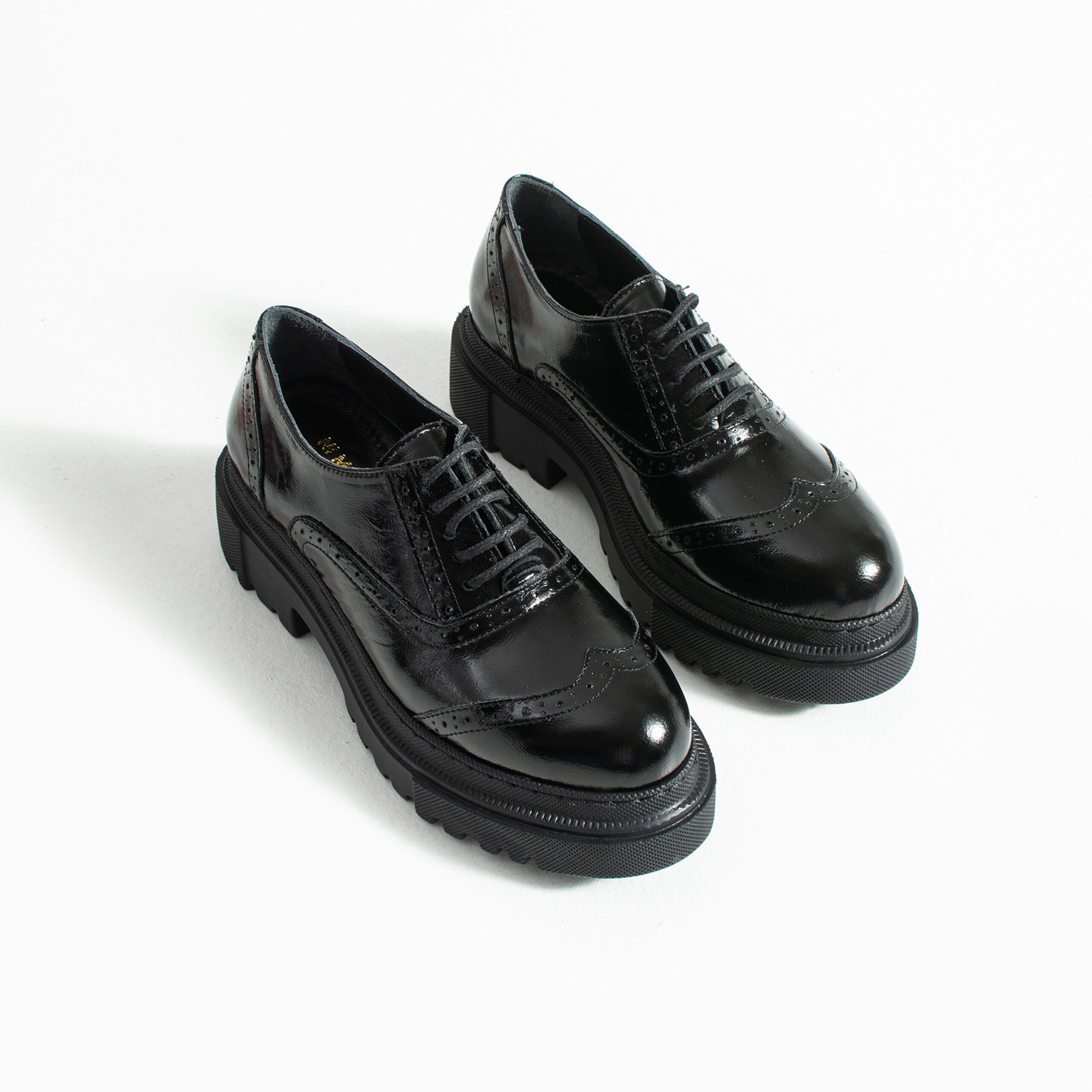 Pantofi oxford de damă negri lăcuiți din piele naturală Mia Pantofi oxford de damă negri lăcuiți din piele naturală Mia