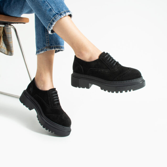 Mocasini Oxford negri din piele întoarsă naturală Mia