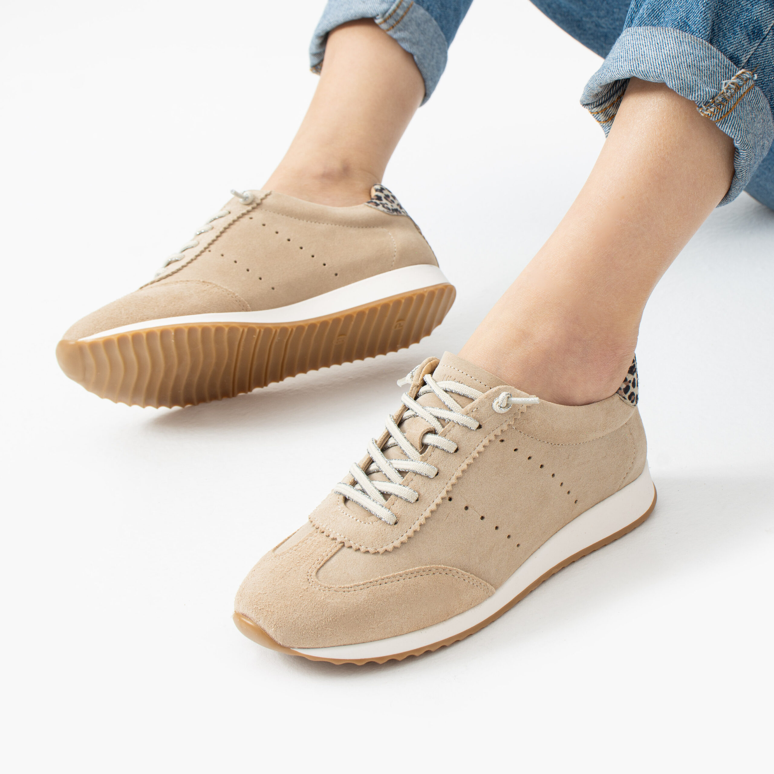 Pantofi sport damă bej din piele întoarsă naturală Halima Pantofi sport damă bej din piele întoarsă naturală Halima