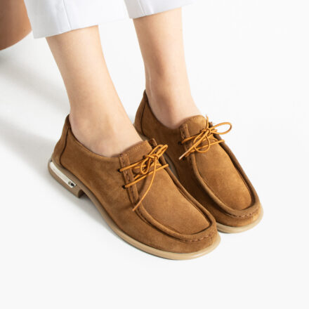Pantofi casual de damă maro cu șireturi din piele întoarsă naturală Kaya