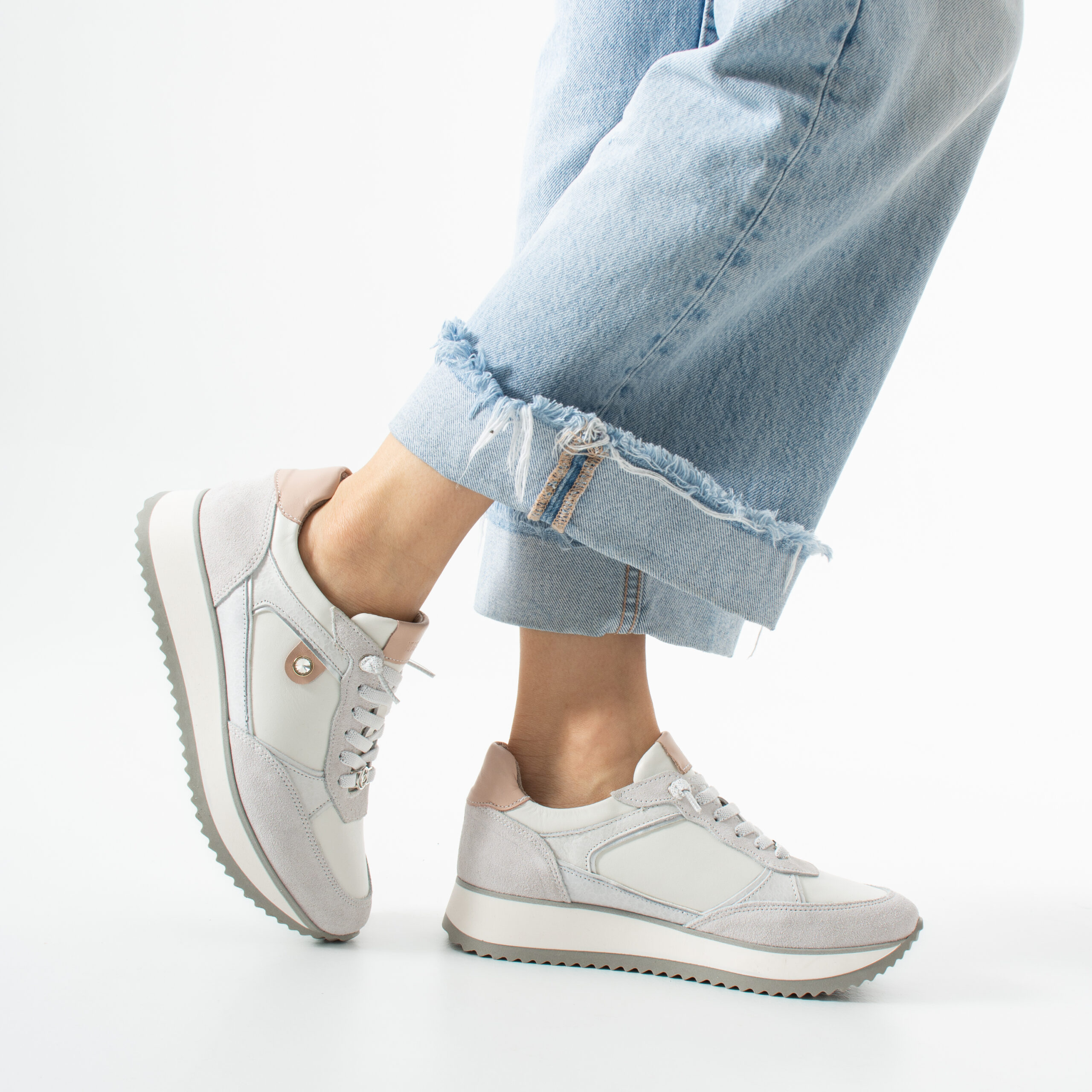 Sneakers albi de damă din piele naturală Alondra Sneakers albi de damă din piele naturală Alondra