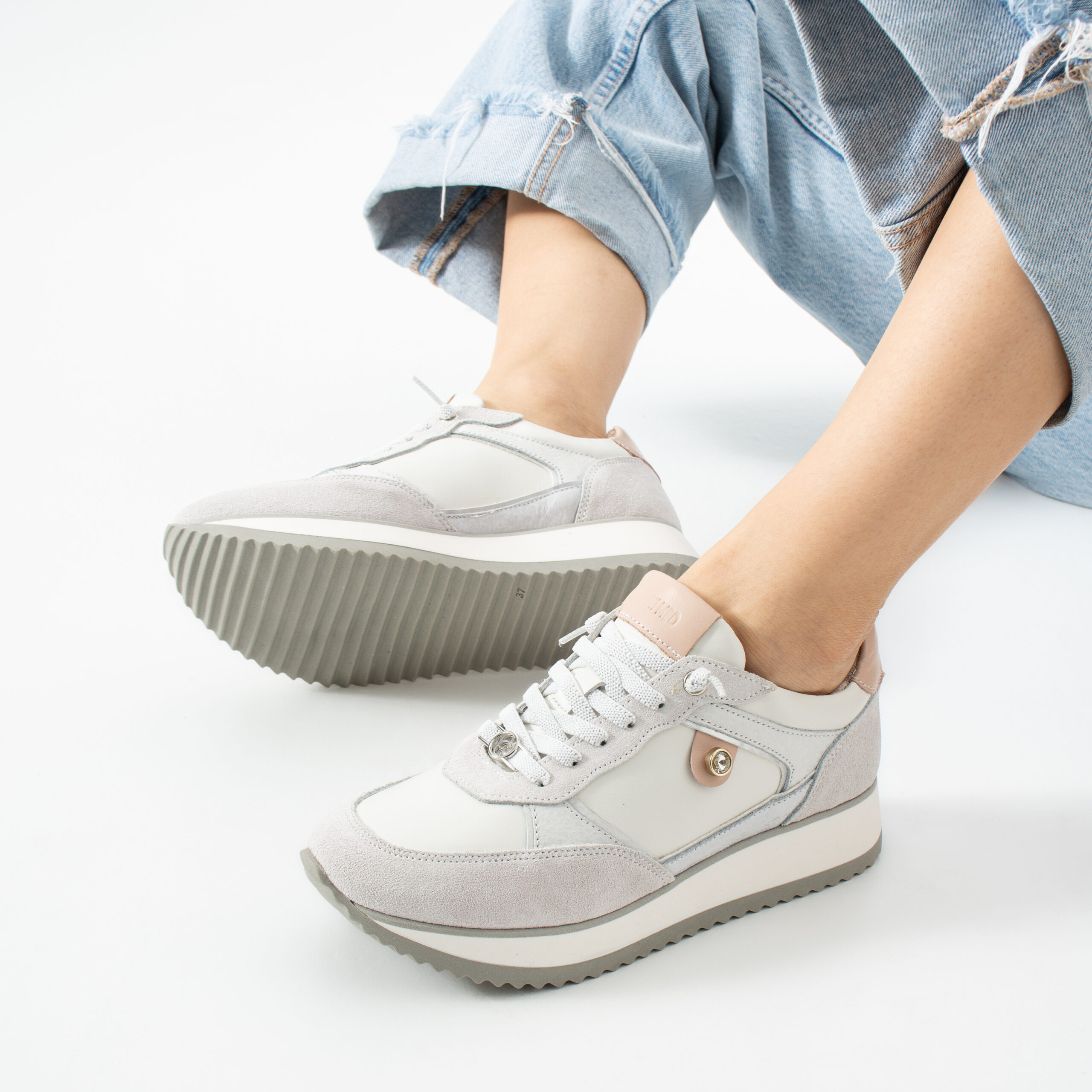 Sneakers albi de damă din piele naturală Alondra Sneakers albi de damă din piele naturală Alondra