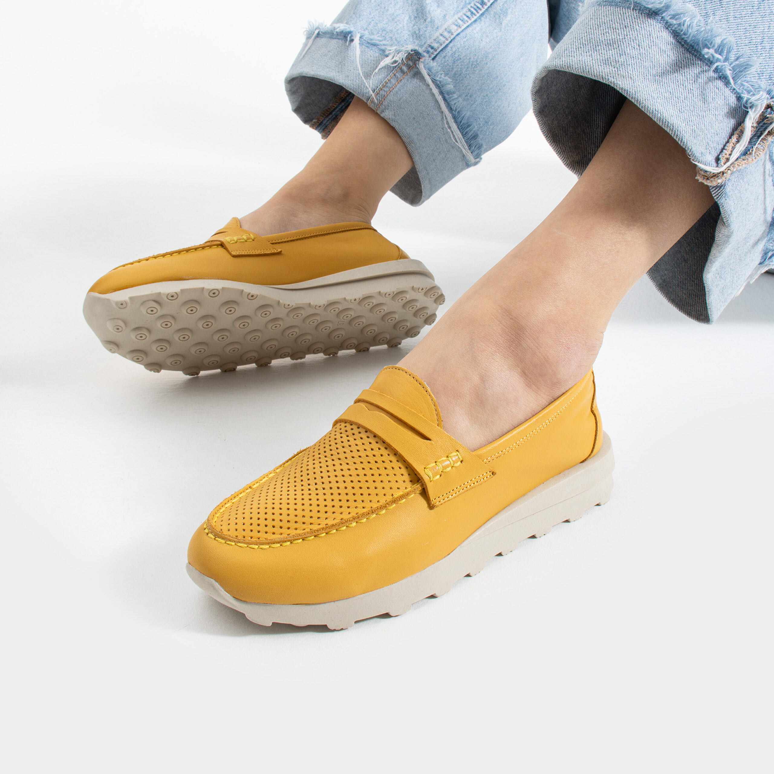 Pantofi casual galbeni damă din piele naturală Monica Pantofi casual galbeni damă din piele naturală Monica