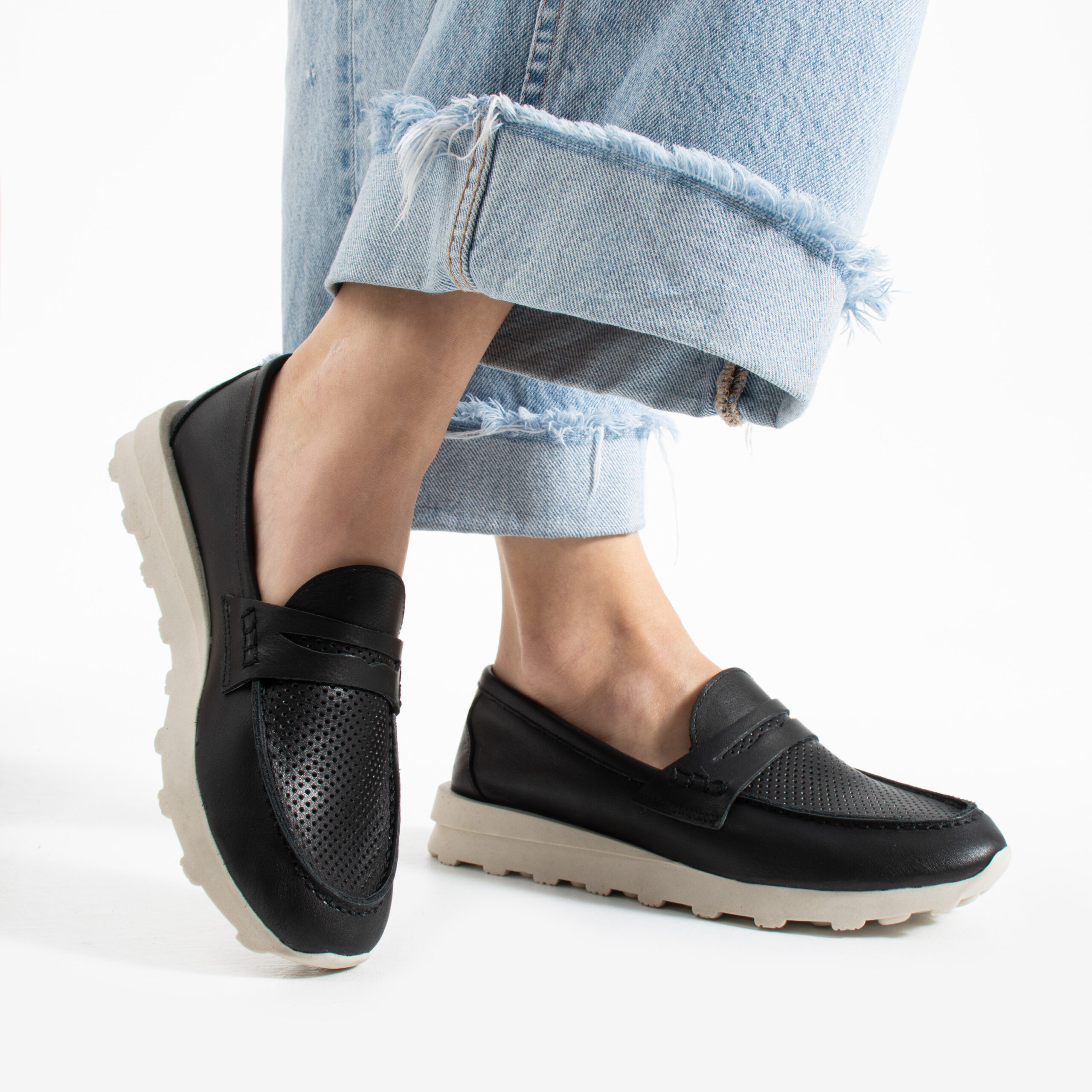 Pantofi casual negri de damă din piele naturală Monica Pantofi casual negri de damă din piele naturală Monica