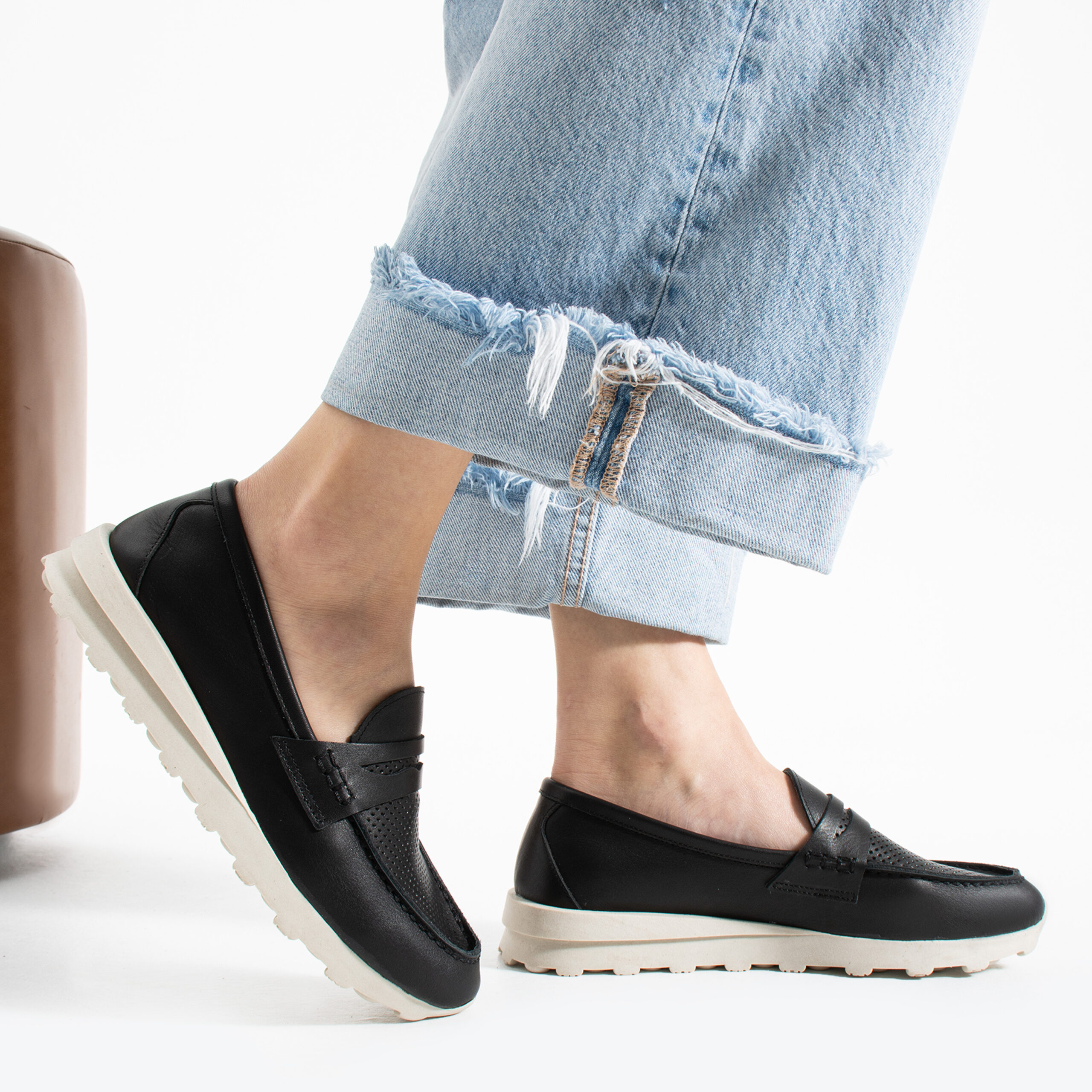 Pantofi casual negri de damă din piele naturală Monica Pantofi casual negri de damă din piele naturală Monica