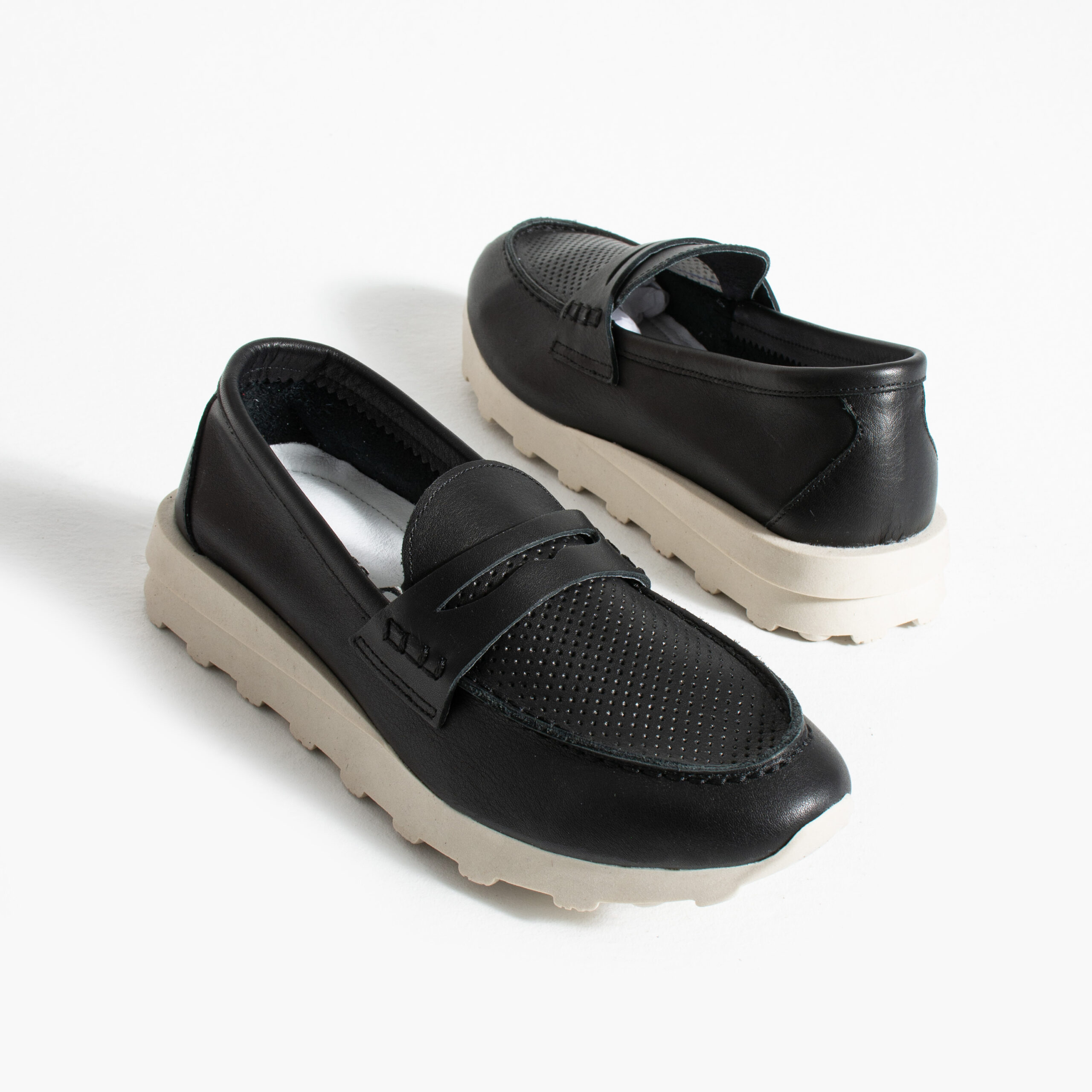 Pantofi casual negri de damă din piele naturală Monica Pantofi casual negri de damă din piele naturală Monica