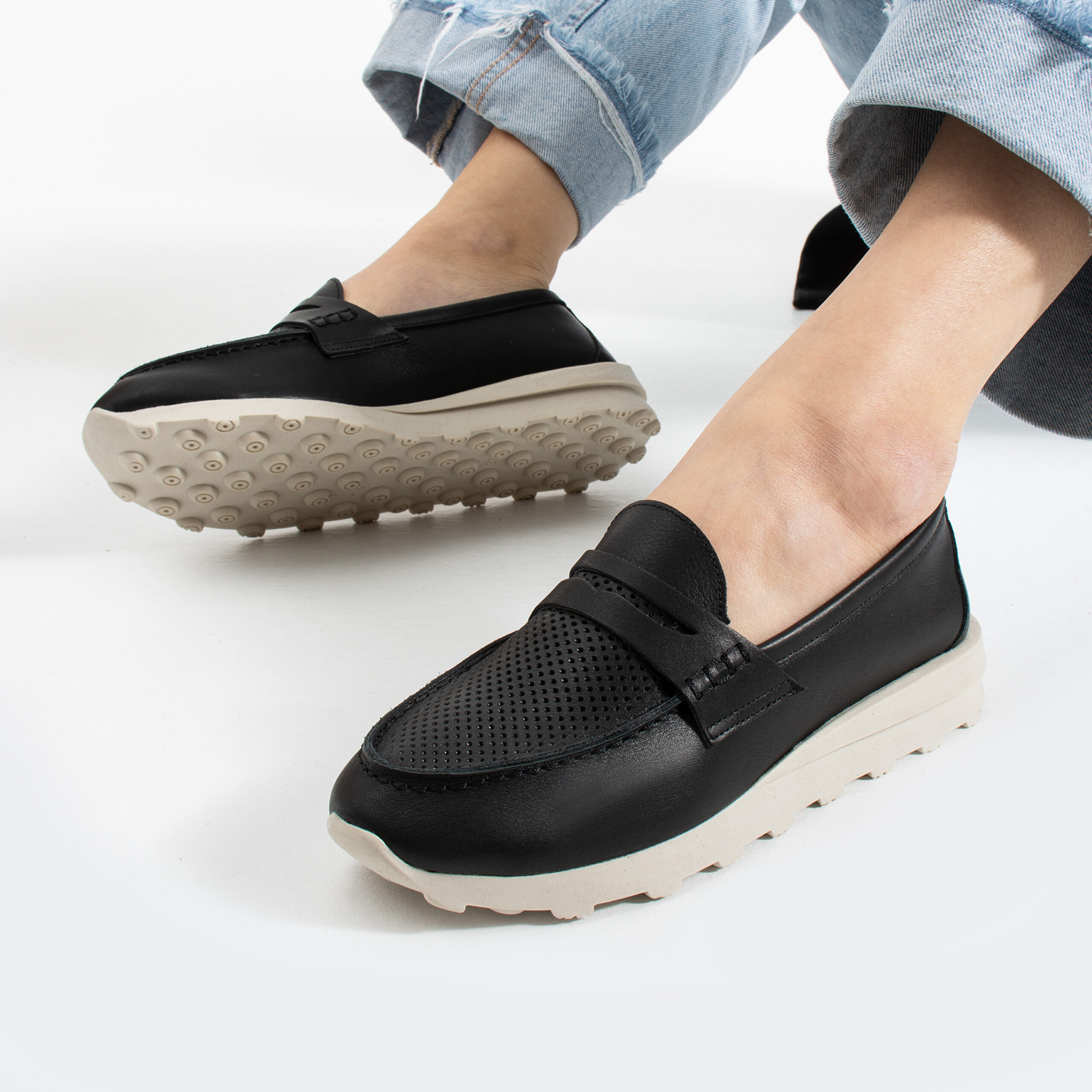 Pantofi casual negri de damă din piele naturală Monica Pantofi casual negri de damă din piele naturală Monica