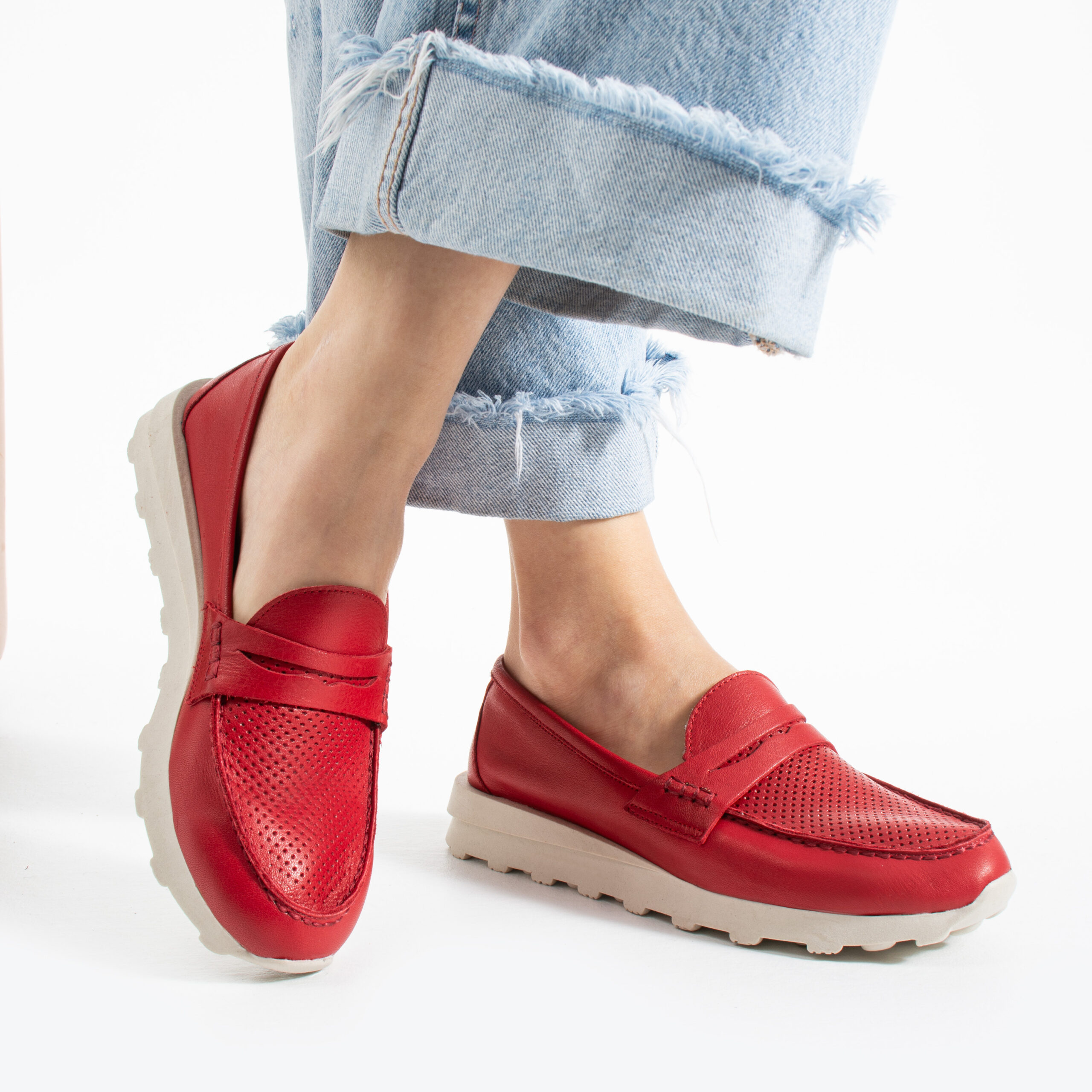 Pantofi casual roșii de damă din piele naturală Monica Pantofi casual roșii de damă din piele naturală Monica