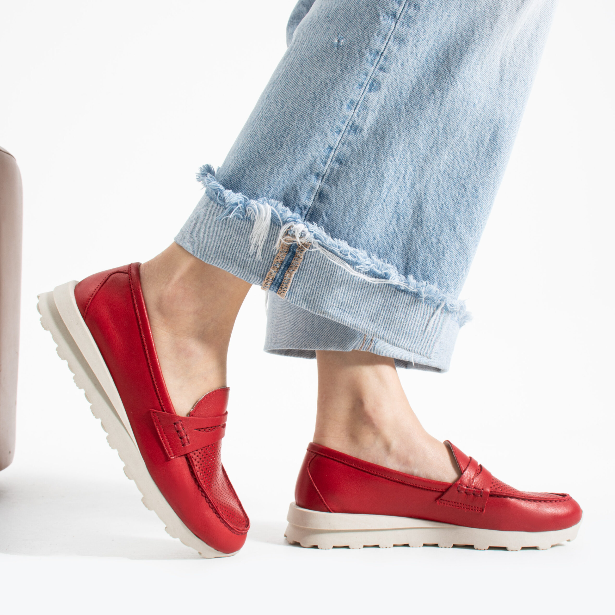 Pantofi casual roșii de damă din piele naturală Monica Pantofi casual roșii de damă din piele naturală Monica