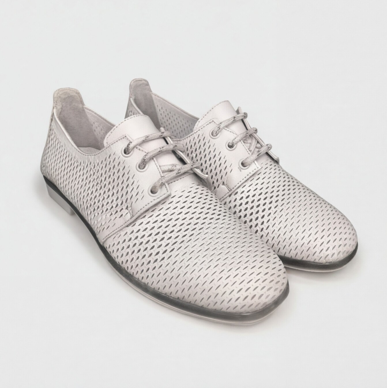 Pantofi damă albi din piele naturală perforată Ayla Pantofi damă albi din piele naturală perforată Ayla