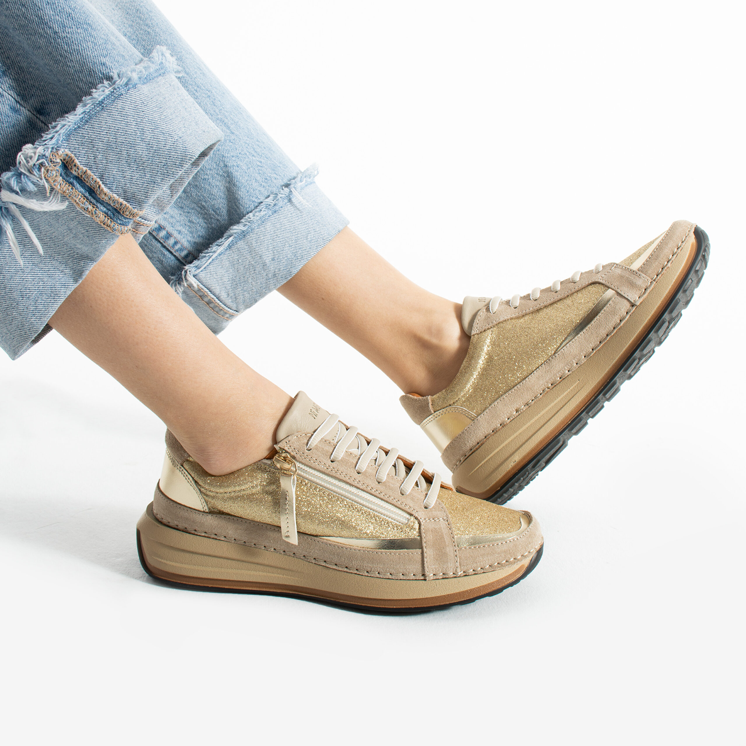 Sneakers de damă din piele naturală, aurii – Moama Sneakers de damă din piele naturală, aurii – Moama