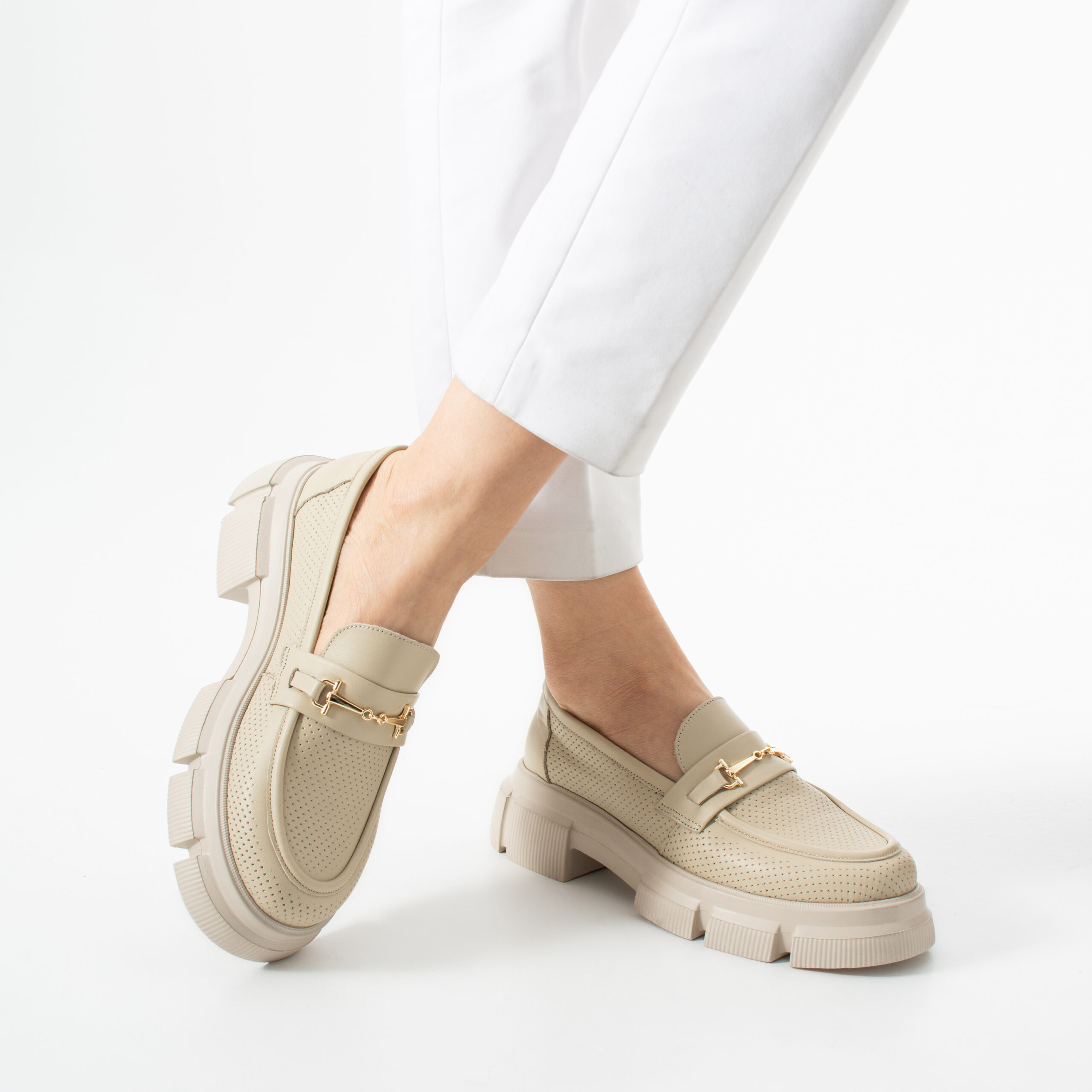 Mocasini de damă bej din piele naturală cu talpă masivă Almada Mocasini de damă bej din piele naturală cu talpă masivă Almada