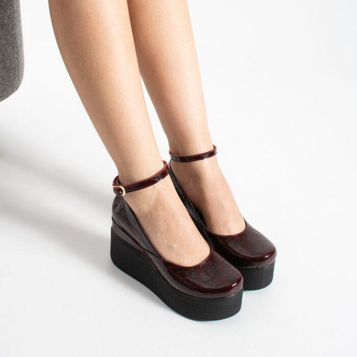 Pantofi de damă bordo din piele naturală lăcuită, cu platformă Ginevra