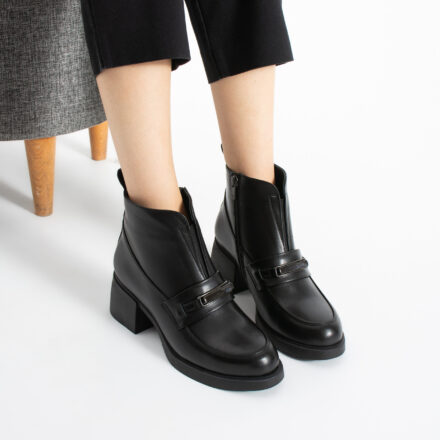 Botine negre din piele naturală, cu toc jos și fermoar Vittoria
