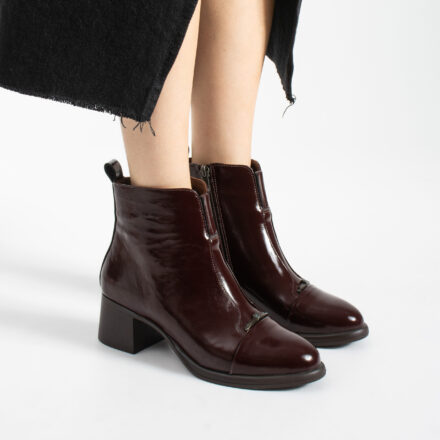 Botine de damă bordo din piele naturală lăcuită, cu toc mic Bella