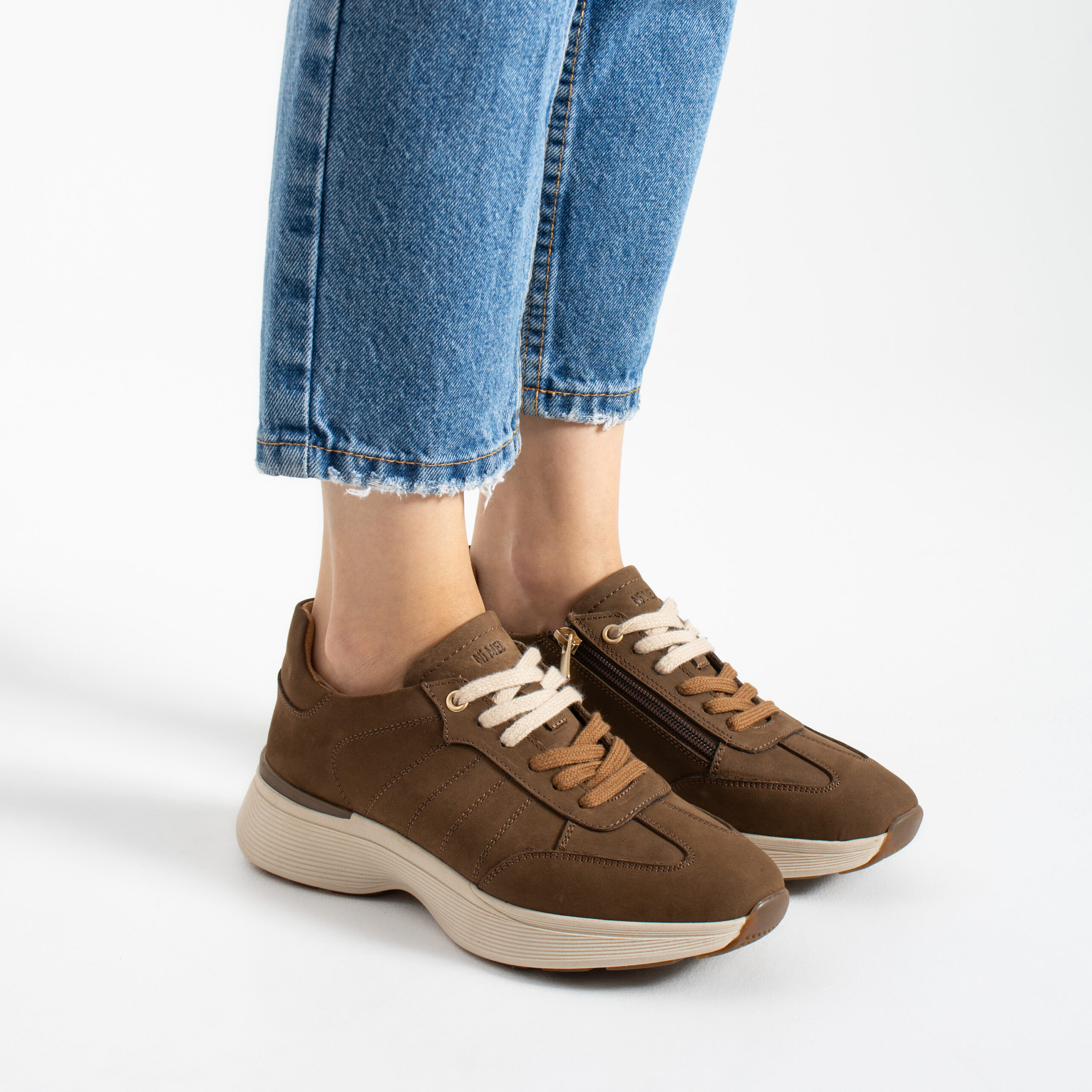 Sneakers damă maro din nubuc natural cu șireturi duble Harriet Sneakers damă maro din nubuc natural cu șireturi duble Harriet
