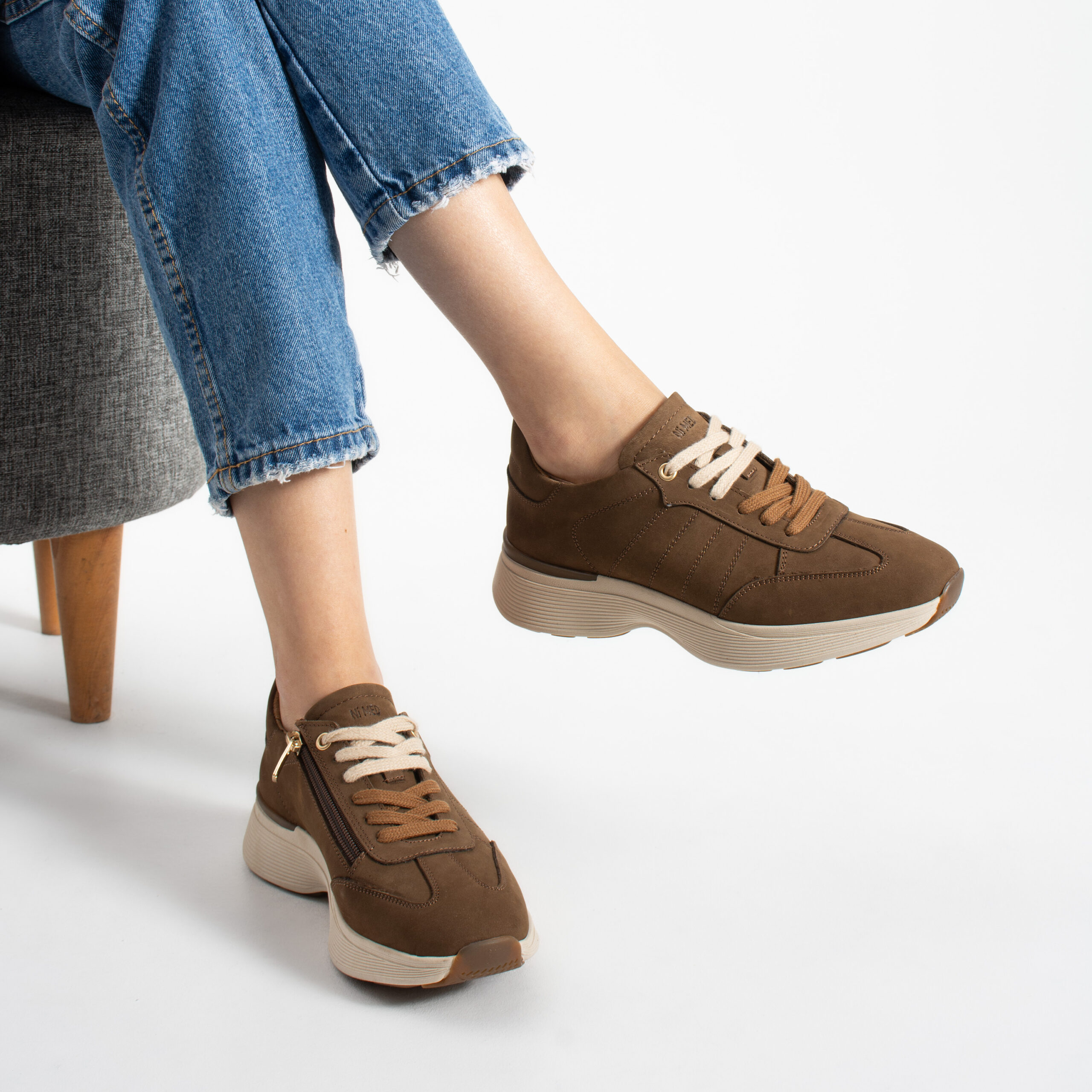 Sneakers damă maro din nubuc natural cu șireturi duble Harriet Sneakers damă maro din nubuc natural cu șireturi duble Harriet