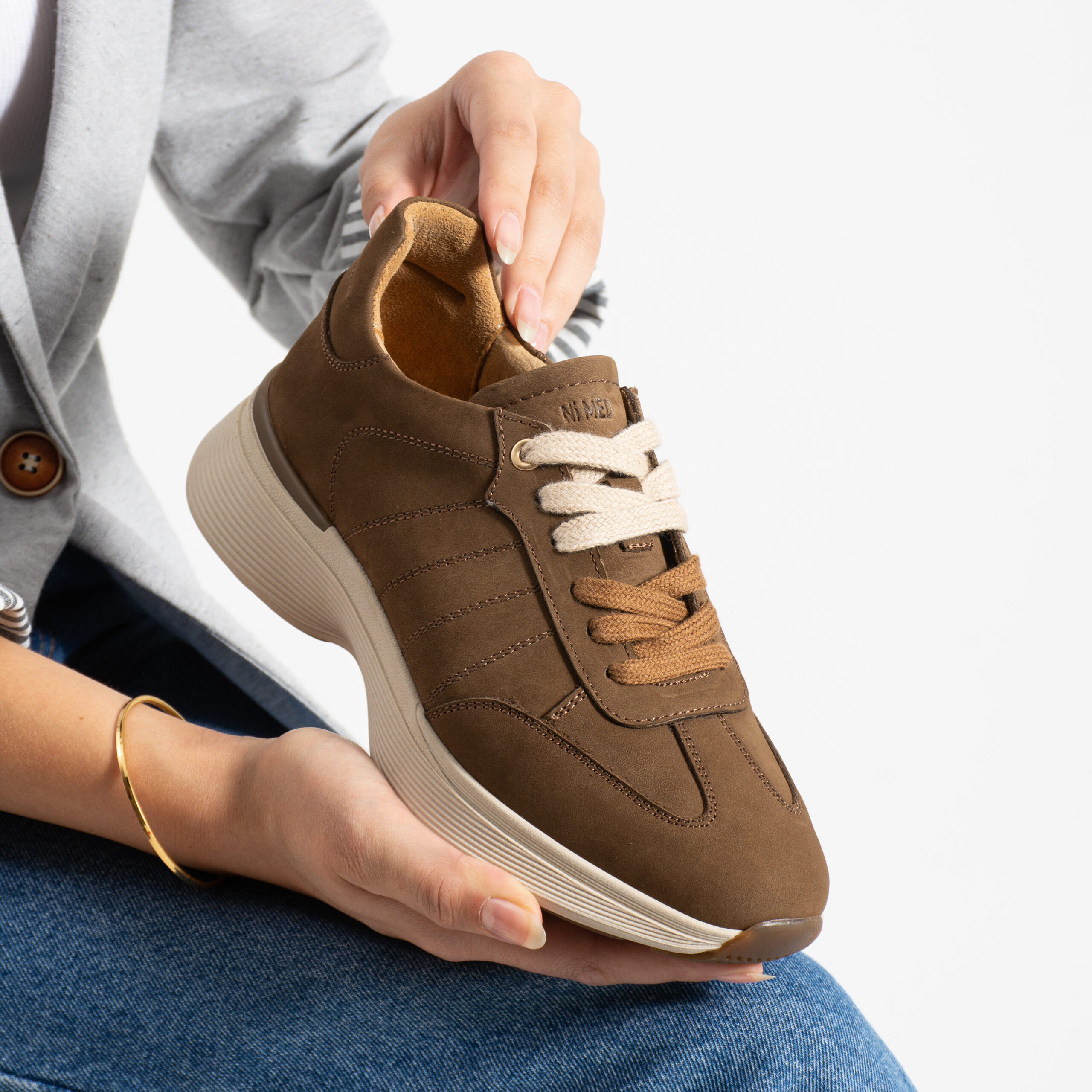 Sneakers damă maro din nubuc natural cu șireturi duble Harriet Sneakers damă maro din nubuc natural cu șireturi duble Harriet