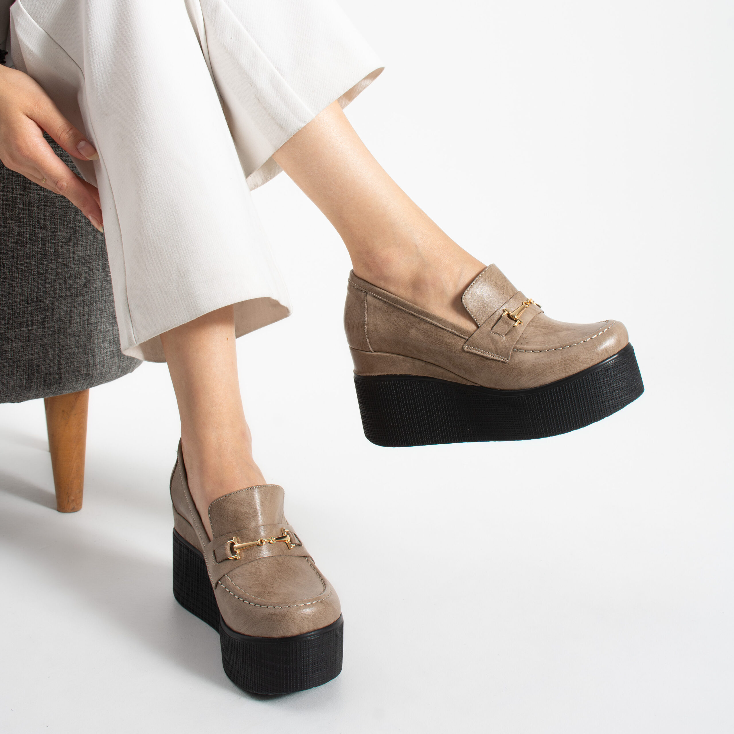 Pantofi eleganți bej cu platformă din piele naturală Giorgia Pantofi eleganți bej cu platformă din piele naturală Giorgia