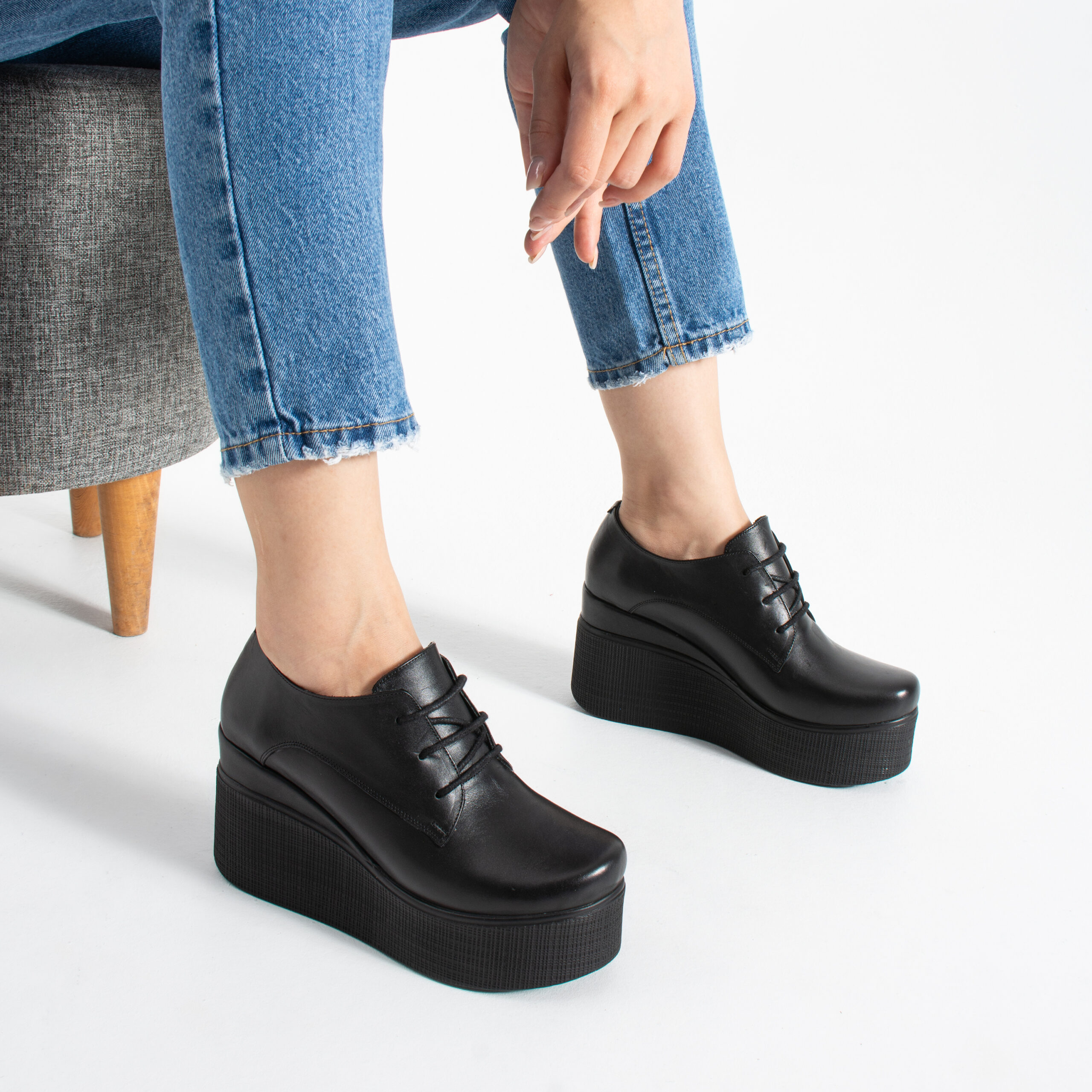 Pantofi damă negri cu platformă din piele naturală și șireturi Daisy Pantofi damă negri cu platformă din piele naturală și șireturi Daisy