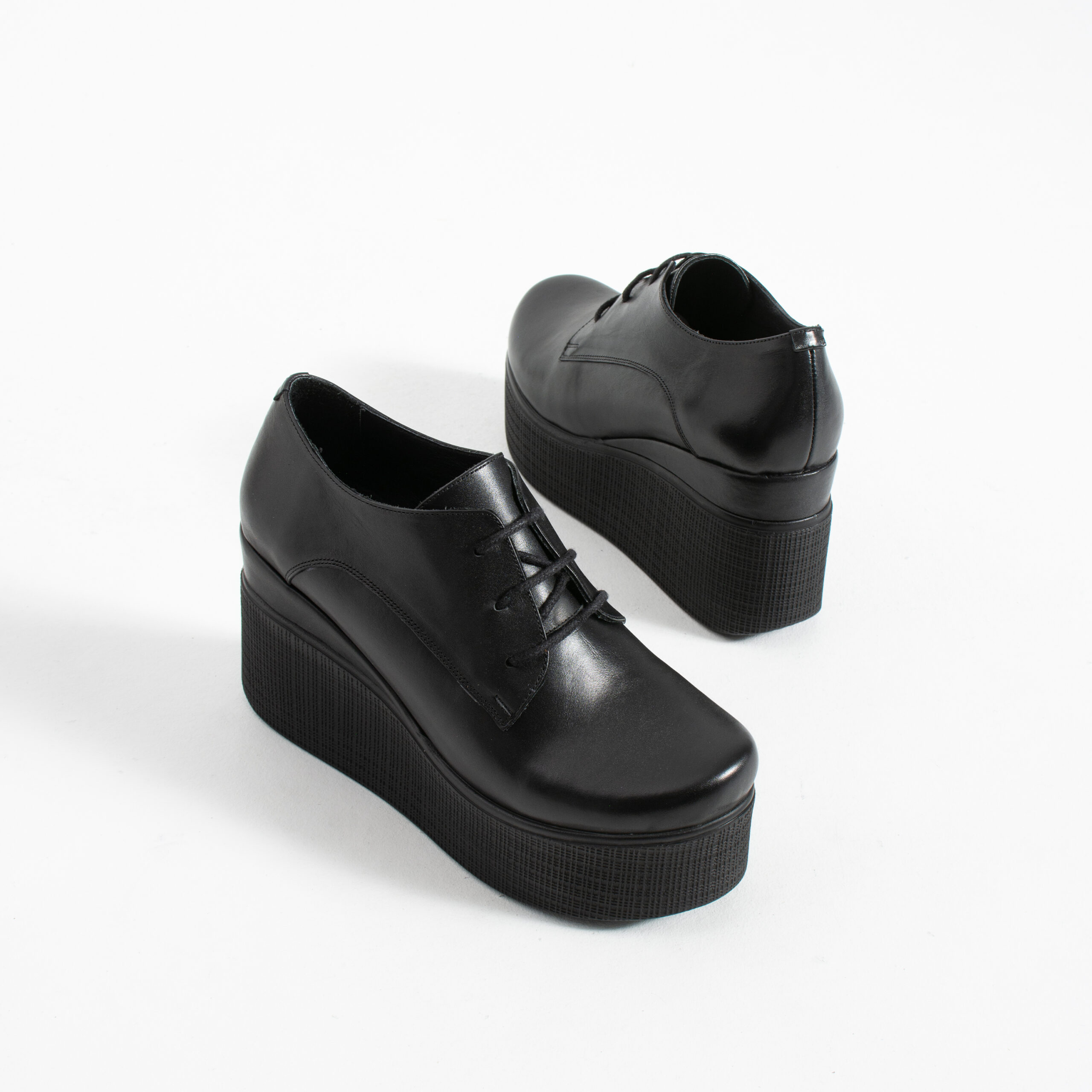 Pantofi damă negri cu platformă din piele naturală și șireturi Daisy Pantofi damă negri cu platformă din piele naturală și șireturi Daisy