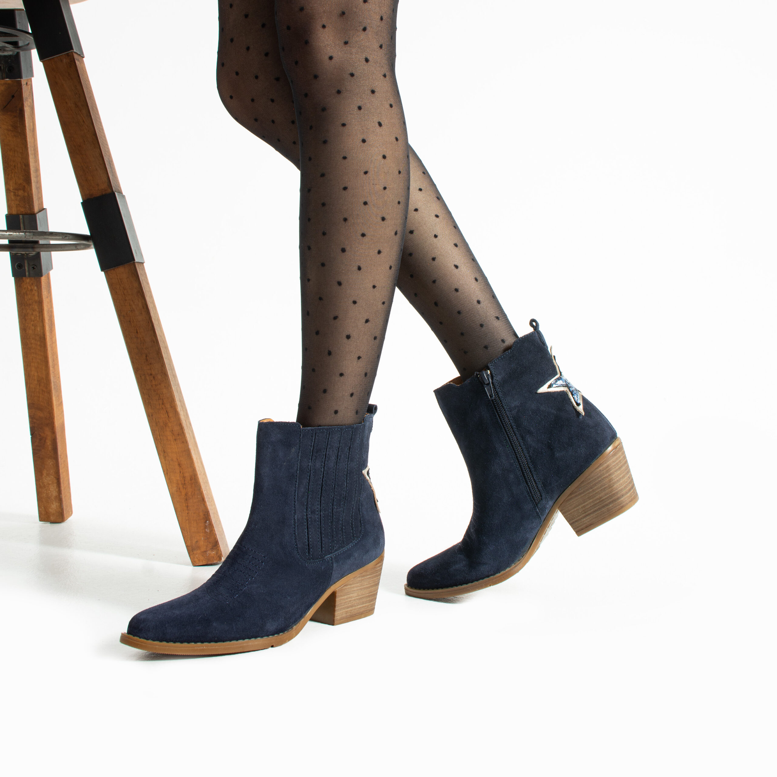 Botine cowboy albastre cu toc din piele întoarsă naturală, cu decorațiune, Sabina Botine cowboy albastre cu toc din piele întoarsă naturală, cu decorațiune, Sabina