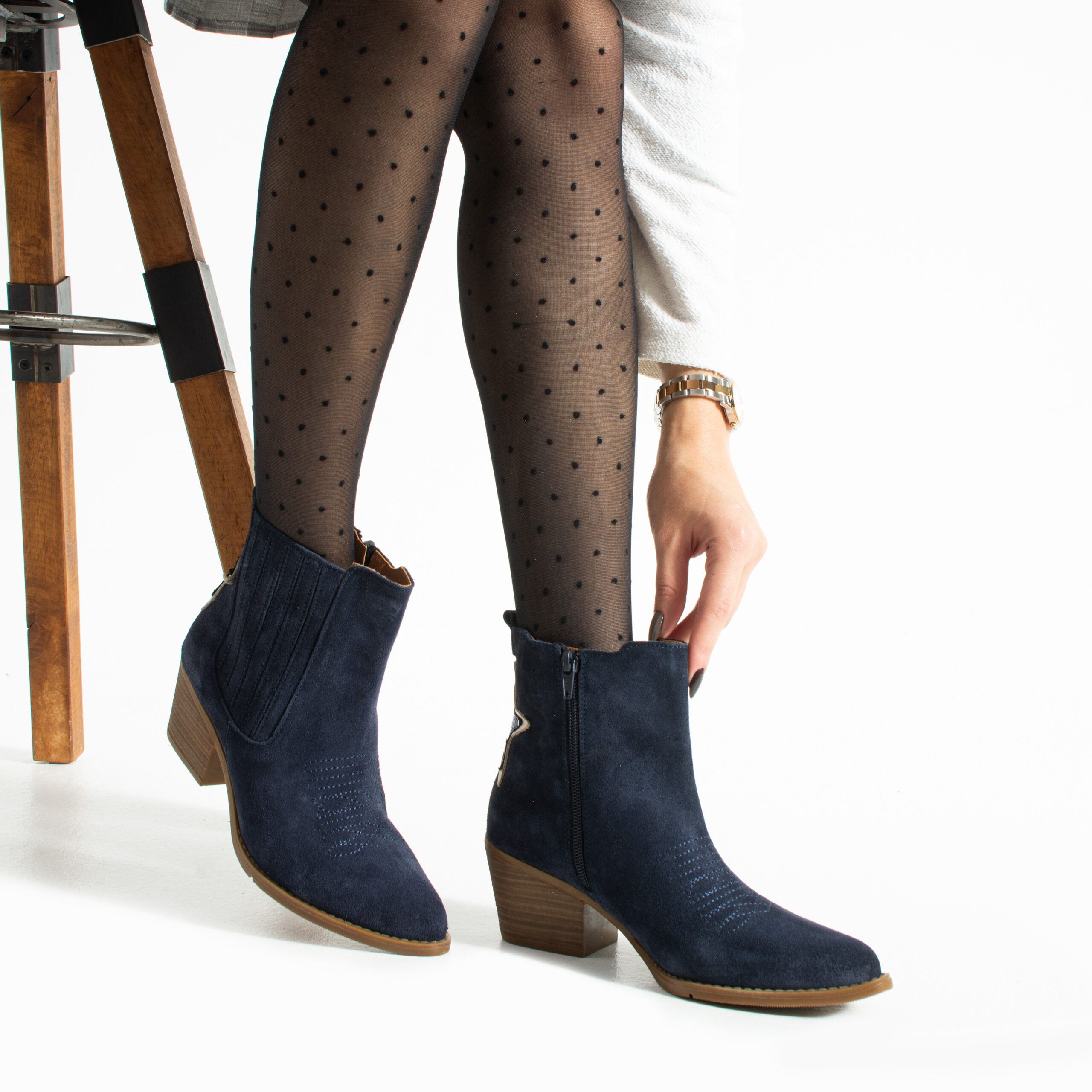 Botine cowboy albastre cu toc din piele întoarsă naturală, cu decorațiune, Sabina Botine cowboy albastre cu toc din piele întoarsă naturală, cu decorațiune, Sabina