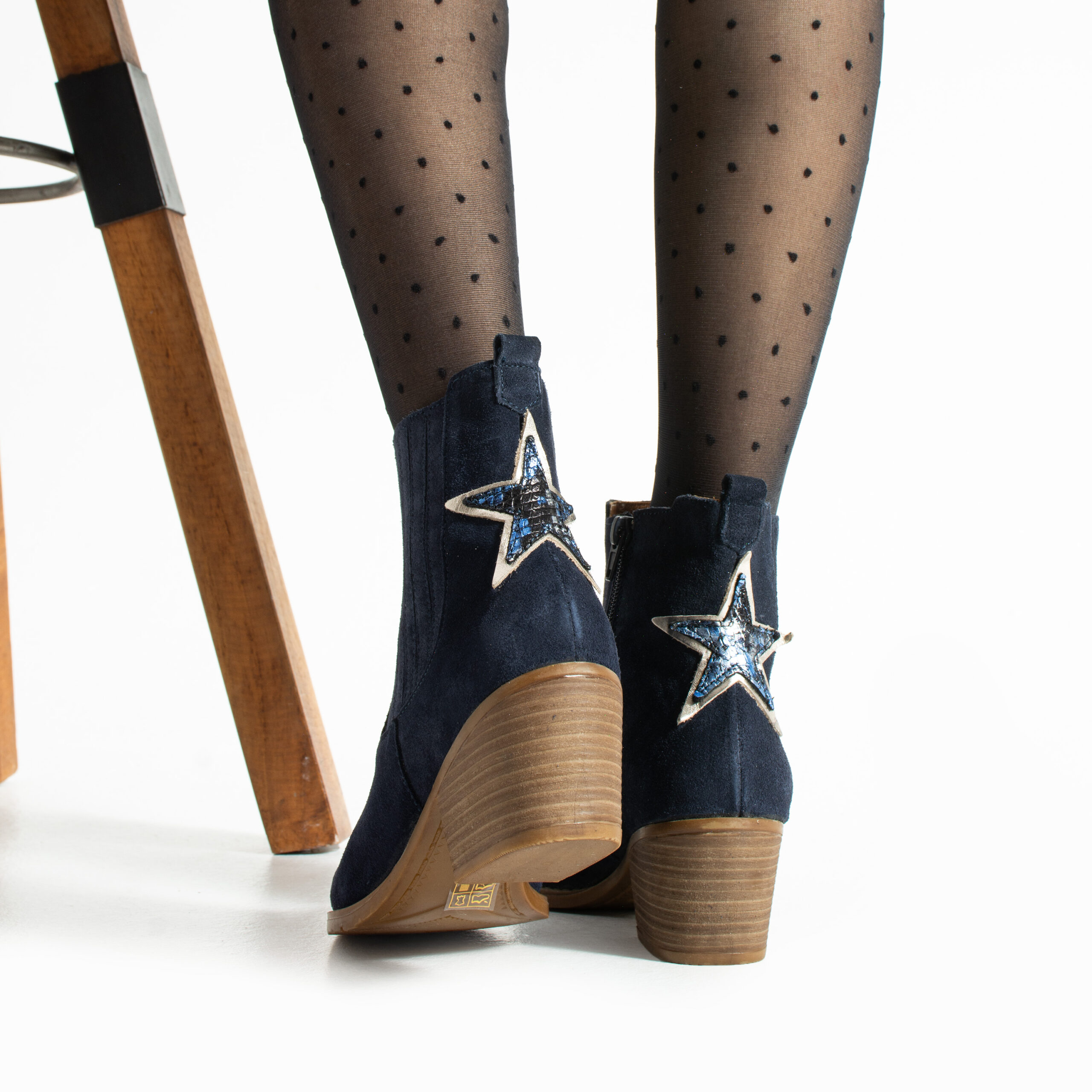 Botine cowboy albastre cu toc din piele întoarsă naturală, cu decorațiune, Sabina Botine cowboy albastre cu toc din piele întoarsă naturală, cu decorațiune, Sabina