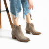 Botine cowboy scurte de damă, bej, cu toc, din piele întoarsă naturală Valeria