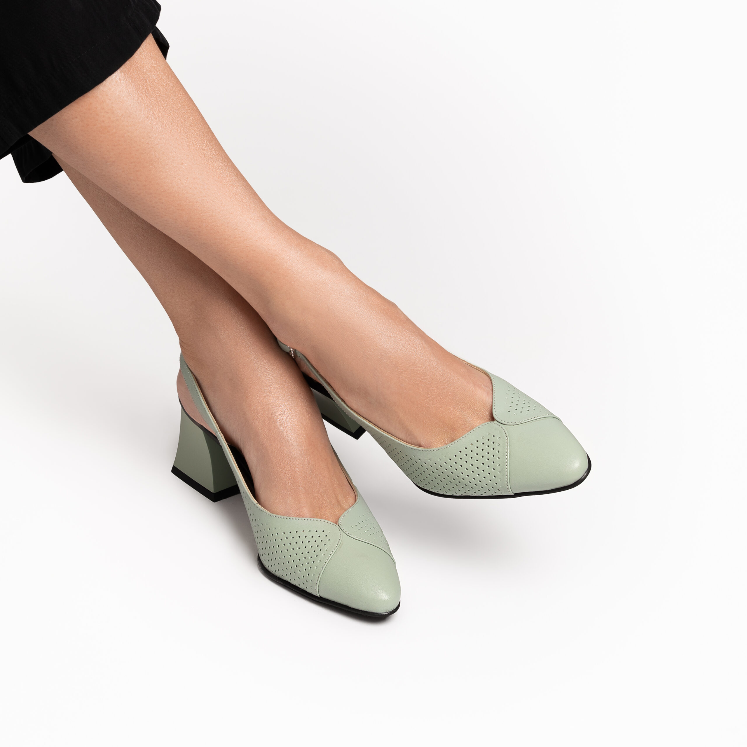 Pantofi eleganți verzi de damă, cu toc mic, din piele naturală Aylin Pantofi eleganți verzi de damă, cu toc mic, din piele naturală Aylin